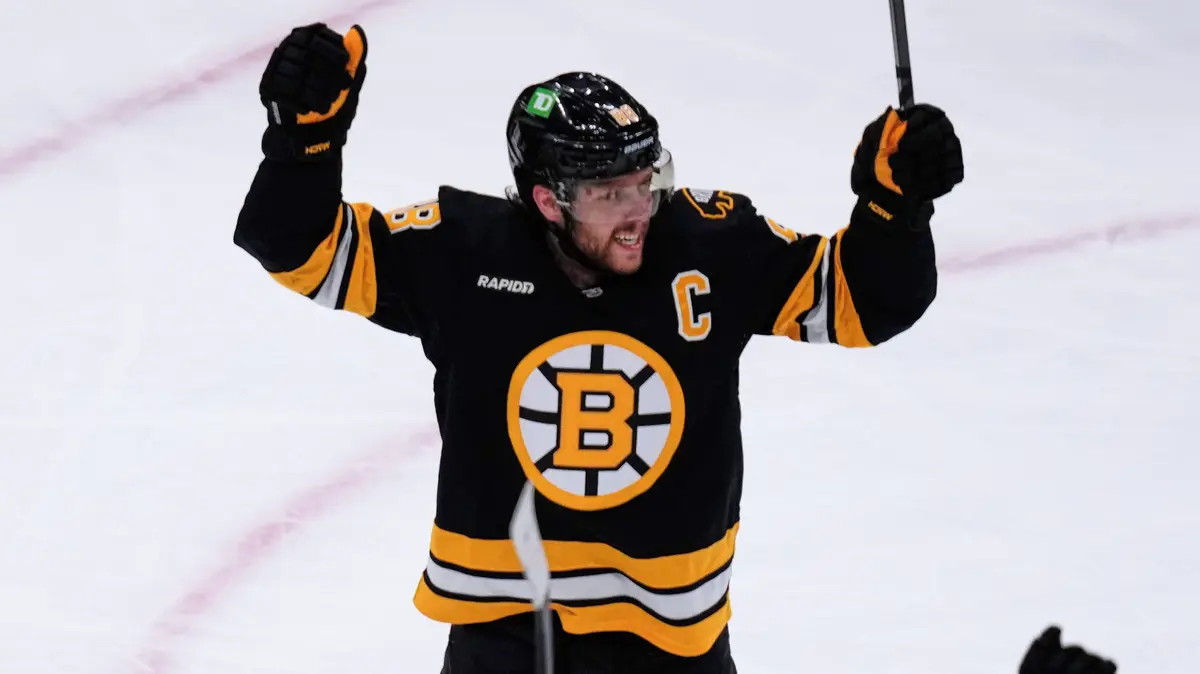 Pastrňák přeskočil bostonskou legendu. Pomohlo i tmelení party v Disneylandu