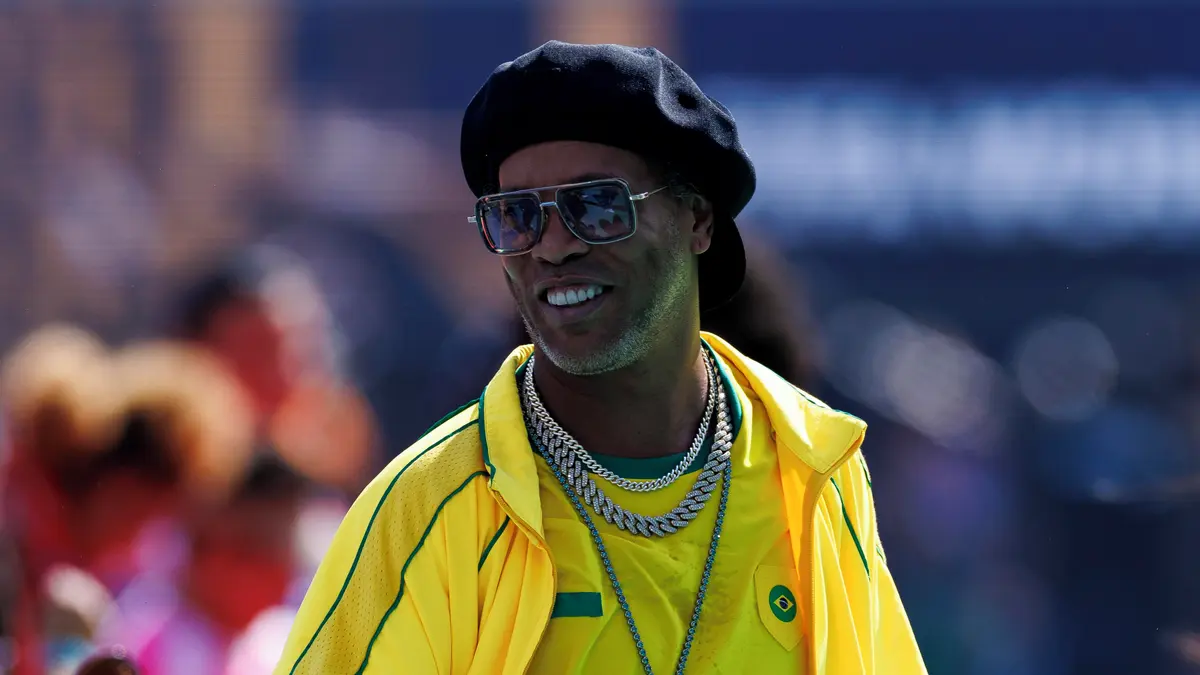 Ronaldinho se k fotbalu vrátí v polovině listopadu