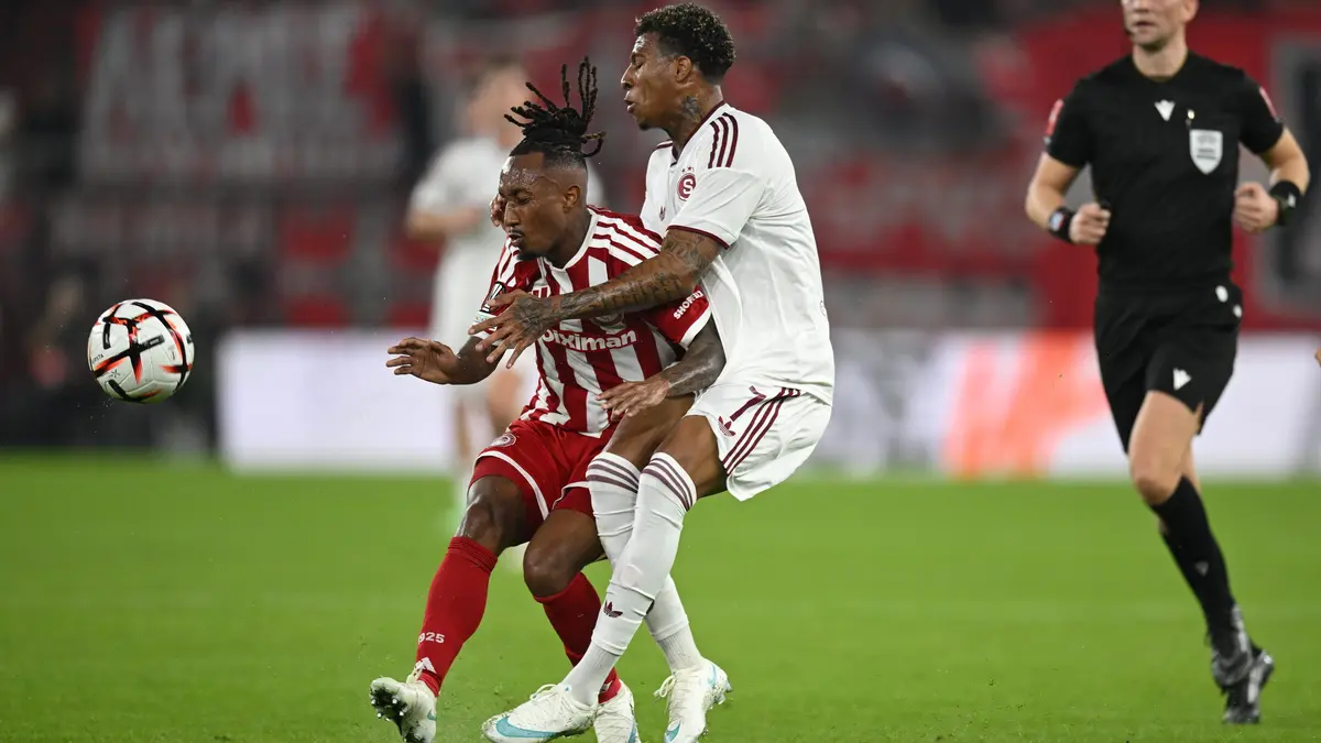 FOTBAL ONLINE: Sparta v problémech, tlak soupeře sílí. Plzeň podržel brankář