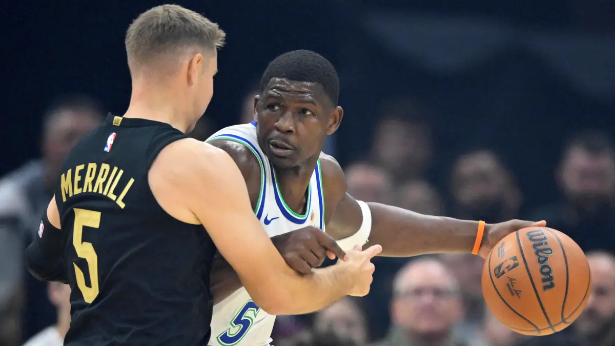 Minnesotě v NBA nepomohl ani parádní počin Edwardse, Clevelandu podlehla po prodloužení