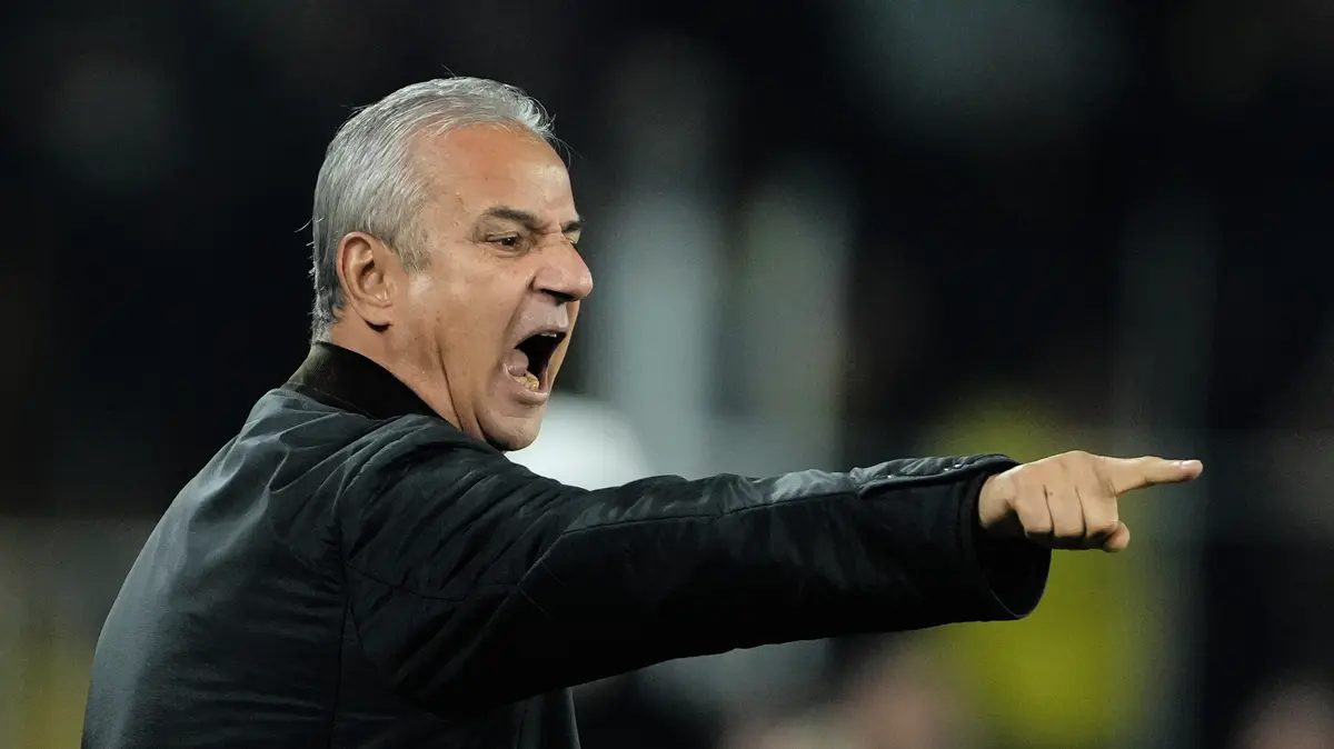 Kartal po prohraném derby s Galatasarayem skončil na lavičce Fenerbahce