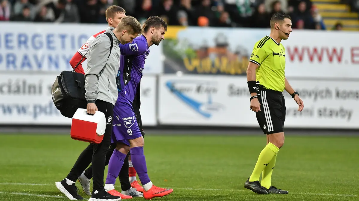 FOTBAL ONLINE: Slavia vede, Jablonci se zranil brankář. Zlín v gólové přestřelce srovnal, Liberec udeřil