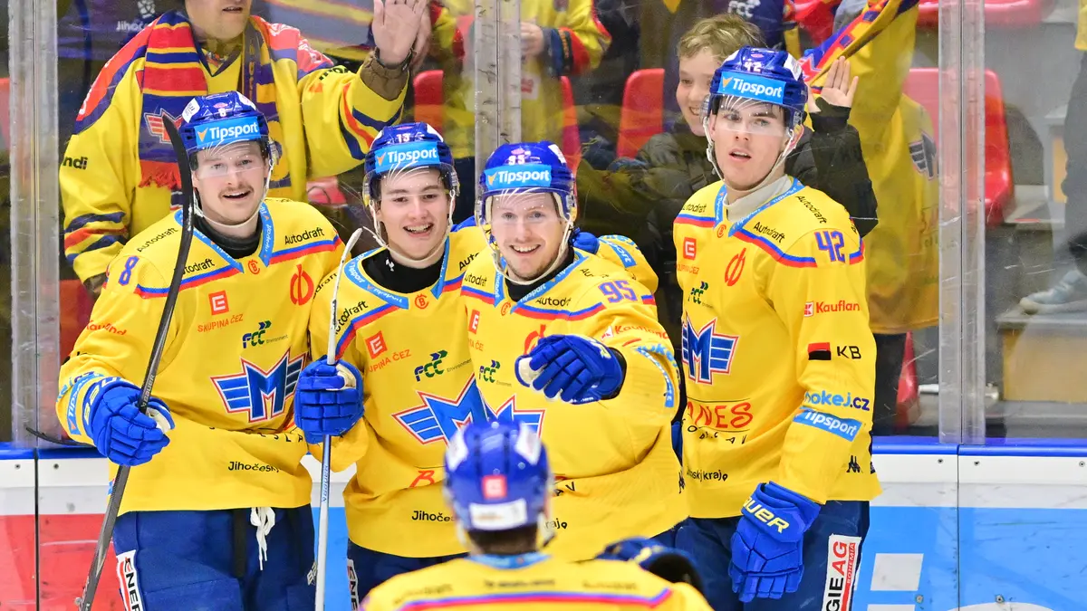 HOKEJ ONLINE: Kladno rozbilo Spartu, Litvínov dokonal velký obrat. V bitvě zarytých rivalů kraloval Motor