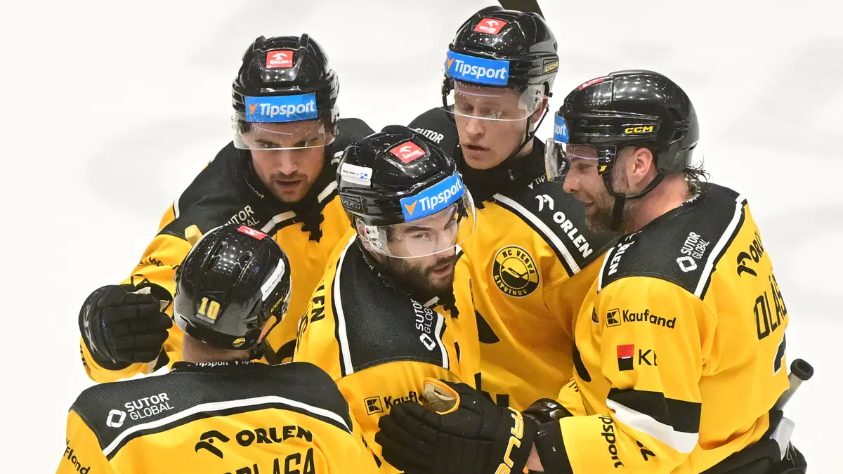 HOKEJ ONLINE: Kladno jasně přehrává Spartu, Litvínov počastoval Dynamo gólem do šatny. Karlovy Vary lapají po dechu