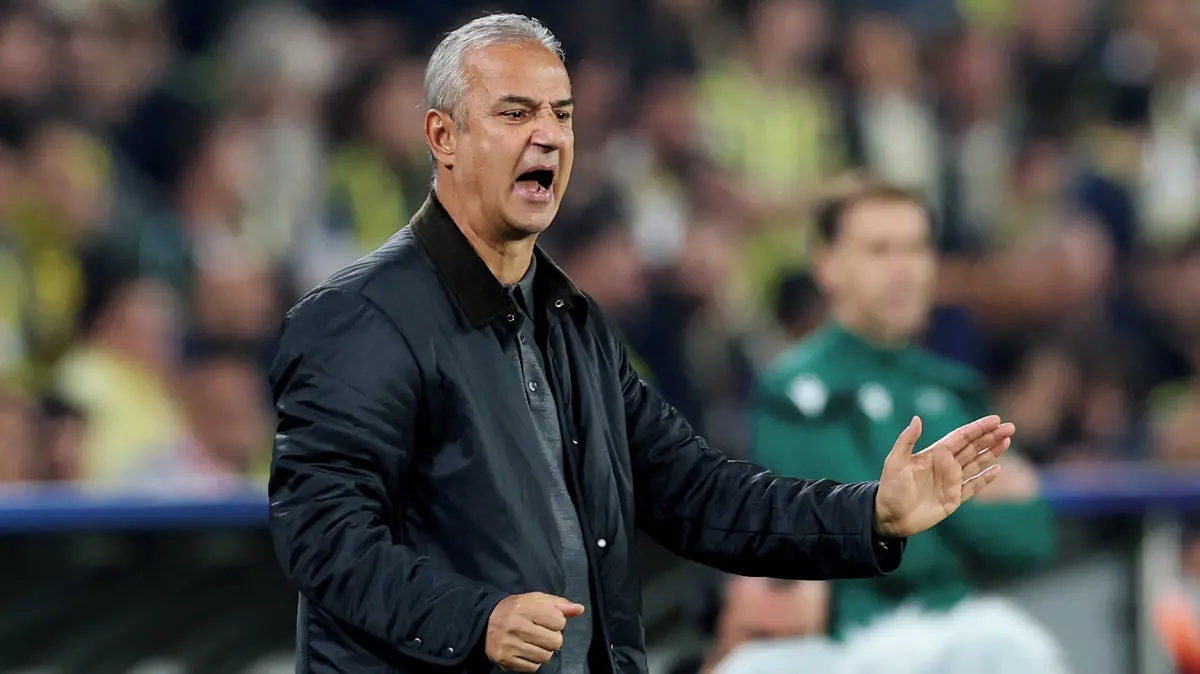 Fenerbahce po odchodu trenéra Kartala dočasně povede asistent Kuijt